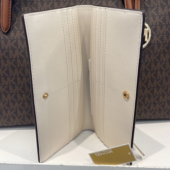 Michael Kors Reed Lg Bifold Pebbled Leather Snap Wallet Card Case
Lt Cream
NWT - Picture 4 of 16